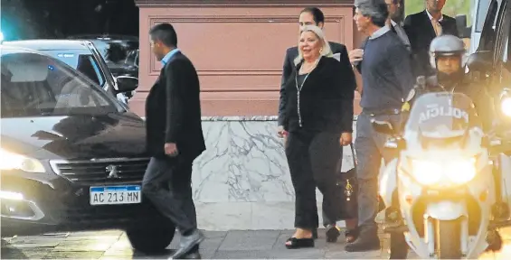  ?? PEDRO LÁZARO FERNÁNDEZ ?? Salida. La diputada Elisa Carrió visitó el Ministerio de Energía y luego se cruzó a la Casa Rosada.