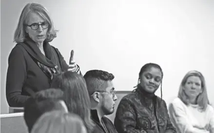  ?? PHOTOS BY ANGELA PETERSON/MILWAUKEE JOURNAL SENTINEL ?? Martha Barry, left, chief racial justice officer for YWCA Southeast Wisconsin, leads a discussion on race at the YWCA. Working with her is Dynasty Ceasar, second from right, racial justice trainer.