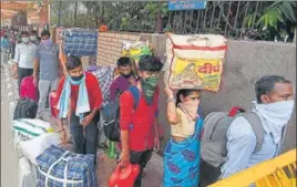  ?? SUSHIL KUMAR/HT PHOTO ?? ■
Cases are expected to spike as migrant movement and other relaxation­s have been issued.