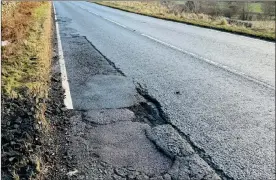  ?? Image: Sophie Hamilton ?? ‘SUCH A POOR STATE’: A pothole on the A72.