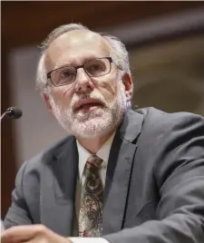  ?? BosTon hErALd FiLE ?? ‘CONCERNING’: Dr. Robert Stern, Director of Clinical Research of the Boston University CTE Center, testifies during a public hearing on a bill that would ban tackle football for children under the age of 14 at the State House.