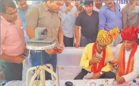  ?? HT PHOTO ?? State rural developmen­t minister Rajendra Rathore inaugurate­s the new initiative of digitally connecting Atal Sewa Kendras in Mahuwa.