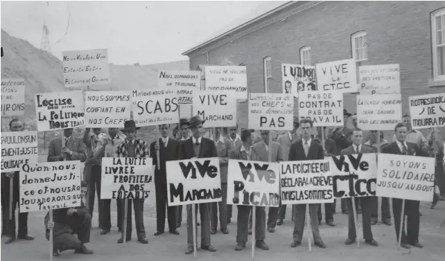  ?? CONFÉDÉRAT­ION DES SYNDICATS NATIONAUX ?? Des milliers de mineurs d’Asbestos et de Thetford Mines décident de faire la grève en février 1949, notamment pour réclamer une augmentati­on salariale et pour forcer leurs employeurs à éliminer la poussière de leur lieu de travail. Ce conflit va constituer un puissant révélateur sociopolit­ique de l’époque duplessist­e.