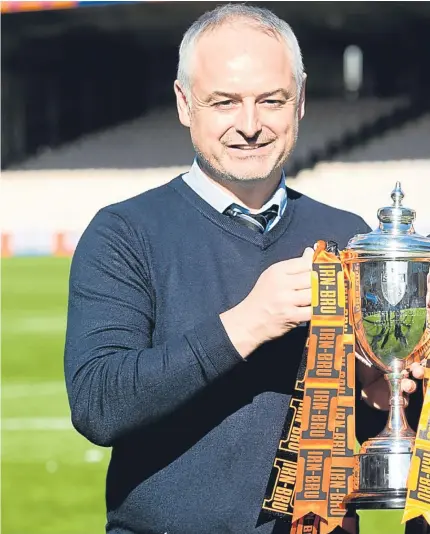  ?? SNS Group. Pictures: ?? Above: chairman Stephen Thompson, right, with manager Ray McKinnon after the Irn-Bru Cup success at the weekend; right, top: Stuart Armstrong, one of the three players who left Tannadice for Celtic in 2015; and David Goodwillie, who eventually netted...