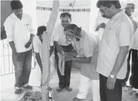  ?? — PTI ?? Jharkhand Mukti Morcha supremo Shibu Soren, along with his son and Jharkhand chief minister Hemant Soren, worships a tree ( jaher than in tribal tradition) after his victory in the Lok Sabha polls in Dumka, Jharkhand, on Saturday.