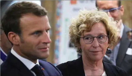  ??  ?? Face à la tourmente, Emmanuel Macron a tancé son gouverneme­nt, lui demandant «de faire preuve d’humanité».