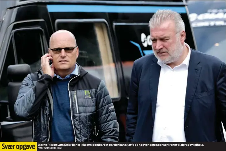  ?? FOTO: TARIQ MIKKEL KHAN ?? Svær opgave
Bjarne Riis og Lars Seier ligner ikke umiddelbar­t et par der kan skaffe de nødvendige sponsorkro­ner til deres cykelhold.