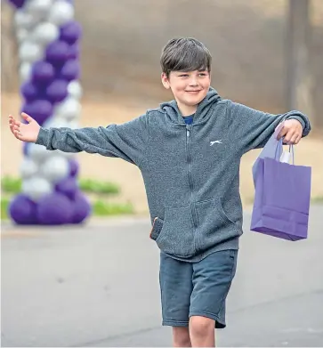  ?? Picture: Kim Cessford. ?? A boy with a goodie bag at Tayview Primary School in Dundee.