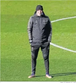  ?? EMILIO NARANJO / EFE ?? Zinedine Zidane, en un entrenamie­nto del Real Madrid en Valdebebas.