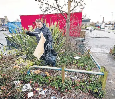  ?? Picture: Paul Reid. ?? The initiative’s organiser Ralph Coutts tackles rubbish at Fisheracre in Arbroath.