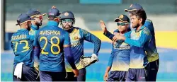  ?? ?? Dushan Hemantha (R) during Sri Lanka A series against England Lions