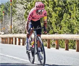  ?? ?? kRichard Carapaz, ciclista ecuatorian­o del equipo EF Education-EasyPost.