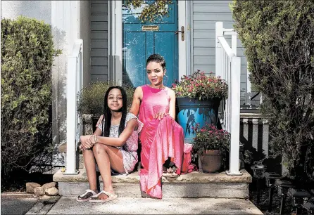  ?? BRYAN ANSELM/THE NEW YORK TIMES ?? Melany Anderson, with her daughter, Milan Wright, used a digital platform to get a mortgage for her New Jersey home.