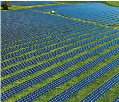  ?? Foto: Bernhard Weizenegge­r (Symbolbild) ?? Zwei Solarparks plant die Firma Südwerk Energie in der Gemeinde Baar. Der Gemeindera­t stimmte den Plänen zu.