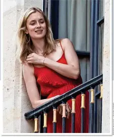  ??  ?? LOOK OF LOVE: Caitlin only has eyes for Aidan, top, then appears on a balcony in the French capital, above