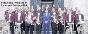  ??  ?? Pontardula­is Town Band on the steps of Brangwyn Hall