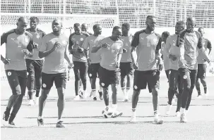  ?? — Gambar AFP ?? BERLATIH DALAM ‘PANAS’: Skuad Senegal menjalani latihan sebagai persiapan menentang Jepun dalam aksi Piala Dunia 2018 Kumpulan H.