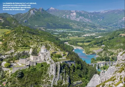  ??  ?? La citadelle de Sisteron (xive-xvie siècles), dominant la rivière du Buëch: une parmi les splendeurs que déroule la route des Grandes Alpes.