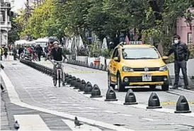  ??  ?? 6) CORTES. Hubo algunas calles que interrumpi­eron el tránsito por el rodaje.