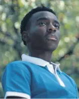  ?? ?? Chris Kanyembuga interpreta a Toussaint en el drama sobre un grupo de chicos filmados durante tres años. HENRY BERNADET