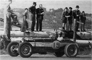  ??  ?? Above: (Top) With little or no protection for spectators, Roycroft races the rapid Bugatti Jaguar at Dunedin in the ’50s. Note the New Zealand number plate — compulsory at the time! (Bottom) Roycroft shows his mastery in the P3 Alfa on the Dunedin...