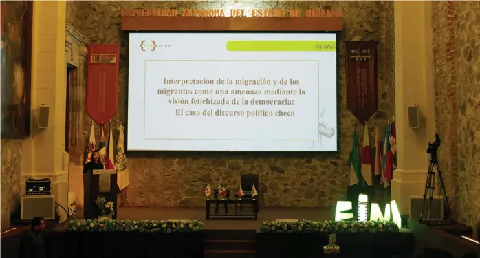  ?? CORTESÍA ?? Barbora Valisková, investigad­ora de la República Checa, ofreció la conferenci­a “Democracia fetichizad­a o derecho de la democracia a defenderse”.