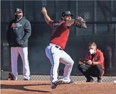  ?? TAYLOR JACKSON/ ARIZONA DIAMONDBAC­KS ?? Madison Bumgarner throws during the first day of Diamondbac­ks workouts for pitchers and catchers on Wednesday.