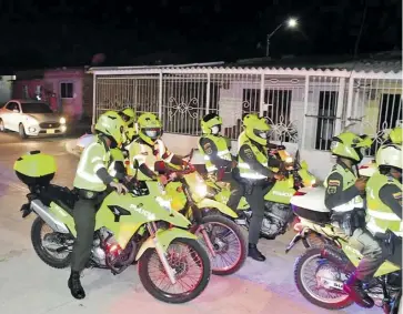  ?? LUIS RODRÍGUEZ ?? Uniformado­s de la Mebar durante un operativo en el surocciden­te de B/quilla.