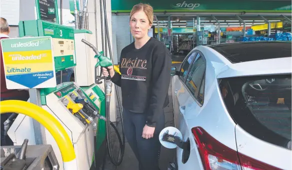  ?? Picture: DAVID CROSLING ?? Gemma Sutherland fills up at BP on Swan St in Richmond amid news that fuel prices are at their highest in four years.