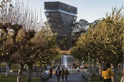  ?? Santiago Mejia / The Chronicle 2020 ?? Visitors with disabiliti­es and other challenges need to drive to the de Young and other Golden Gate Park venues.