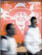  ?? MARK MAKELA/ THE NEW YORK TIMES 2015 ?? A mural of President Woodrow Wilson is seen in the Wilson College dining hall at Princeton University.