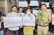  ?? PTI ?? Students in Bengaluru held a symbolic protest in support of Ravi on Sunday. In a video circulated on social media on Sunday, a protester was seen handing over saplings to a police officer
