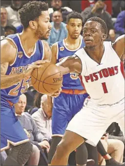  ?? GETTY ?? Derrick Rose looks to drive home point that he’s starting to come around to Phil Jackson’s triangle before loss to Pistons Saturday.