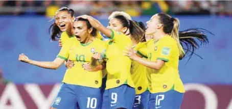  ??  ?? Brazil’s Marta (left) celebratin­g his record 17th goal in the 1-0 defeat of Italy at the ongoing Women’s World Cup in France…last night