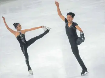  ?? FOTO: DPA ?? Nordkoreas beste Eiskunstlä­ufer Ryom Tae-ok (li.) und Kim Ju-sik im September in Oberstdorf.