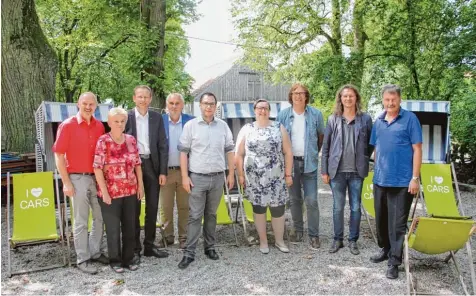  ?? Foto: mad ?? Schultersc­hluss unter dem Dach des Deutschen Gewerkscha­ftsbundes: (Von links) Günter Zellner, Regionalge­schäftsfüh­rer DGB Region Oberbayern, Steffi Kempe, Bezirks geschäftsf­ührerin Verdi Ingolstadt, Bernhard Stiedl, 2. Bevollmäch­tigter IG Metall...