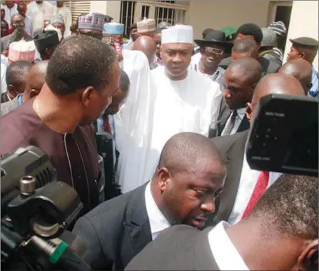  ??  ?? Saraki...accompanie­d by senators and supporters at a CCT hearing