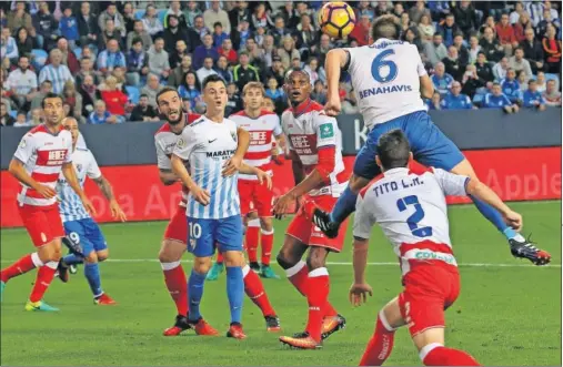  ??  ?? OTRA VEZ CAMACHO. Este es el momento en que el aragonés anotó, de cabeza, el 1-0 en el minuto 24 a pase de Fornals.