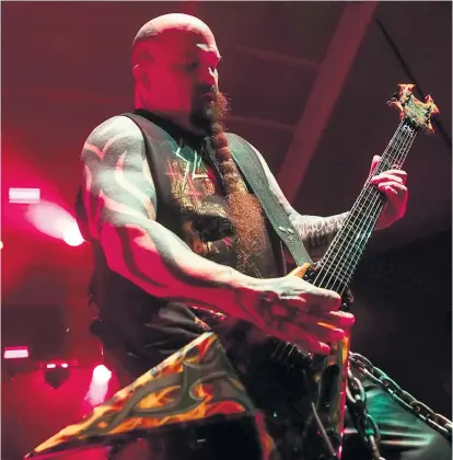  ??  ?? Heute laden Gitarrist Kerry King und seine gottlose Band Slayer ein letztes Mal zum Headbangin­g in die Wiener Stadthalle. Danach geht es in die blutig erarbeitet­e Pension.