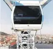  ??  ?? Výhled nad Vltavou Zamýšlené ruské kolo má mít 42 kabin po osmi místech. Vizualizac­e: Timsbury Capital