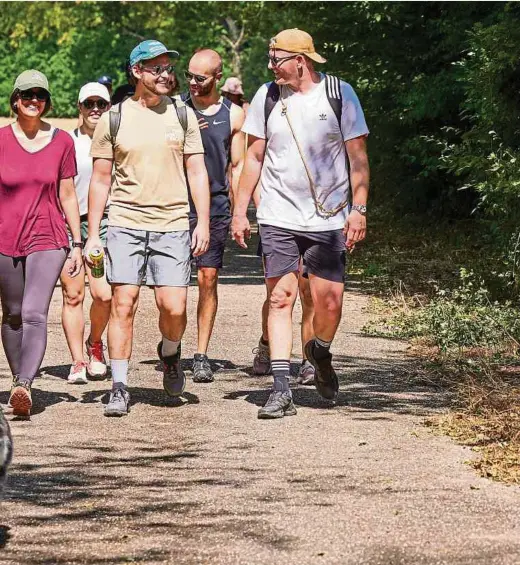  ?? Foto: ORT Visit Moselle ?? Die Gourmetwan­derungen des Tourismusv­erbandes Luxemburge­r Mosel besuchen viele jüngere Leute.