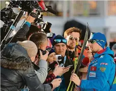  ??  ?? Ostře sledovaný muž Rus Alexandr Loginov musí vysvětlova­t, co se kolem něj v posledních dnech děje. 2x foto: Profimedia.cz