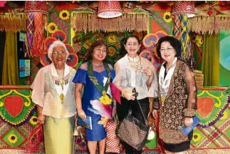  ??  ?? Women leaders from Sorsogon: (From left) Rep. Ditas Ramos, Mayor Ester Hamor, former Tourism regional director Nini Ravanilla, Rep. Evie Escudero