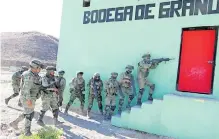  ?? ?? Los militares catearon inmuebles y planearon estrategia­s de ataque, entre otras acciones