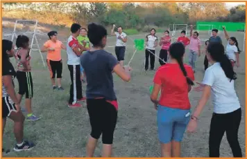  ??  ?? Trabajos con atletas del Centro de Alto Rendimient­o de Campeche