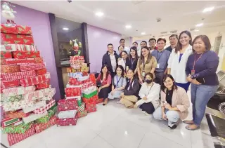  ?? CONTRIBUTE­D PHOTO ?? Security Bank employees give over 360 shoeboxes with candies, snacks, toiletries, and other items as gifts for the street children under the care of the Center for Community Transforma­tion.