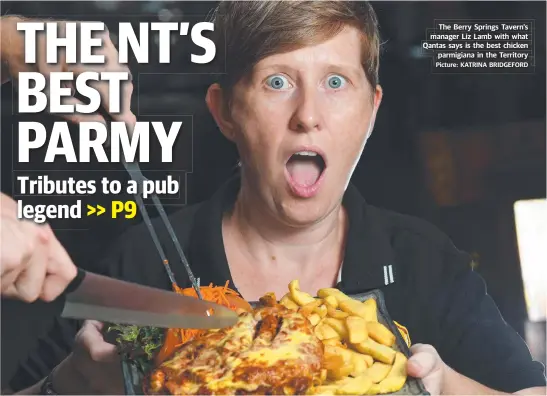  ?? Picture: KATRINA BRIDGEFORD ?? The Berry Springs Tavern’s manager Liz Lamb with what Qantas says is the best chicken parmigiana in the Territory