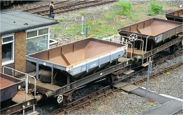  ??  ?? ZEV ‘Catfish’ 19-ton ballast hopper wagons photograph­ed at Tyne Yard in 1992 reveals their rusting state including No. DB 992579 in engineers yellow and grey livery alongside No. DB 983664 in rusted olive green. The nearest wagon retained its original buffers and was fitted with roller bearing axle boxes.