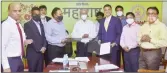 ?? ?? Industry Secretary Baldev Singh and JSW Energy joint MD & CEO Prashant Jain sign MoU in the presence of Industry Minister Subhash Desai