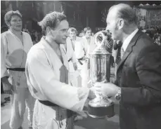  ?? FOTO: WEREK / IMAGO IMAGES ?? Einer seiner vielen Erfolge: Gerd Egger (li.) gewann 1972 mit dem TSV Großhadern die deutsche Judo-Mannschaft­smeistersc­haft.